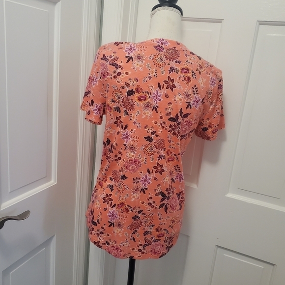 LOFT Floral Print vneck tee shirt 100% cotton Size Small, colorful - Picture 4 of 9